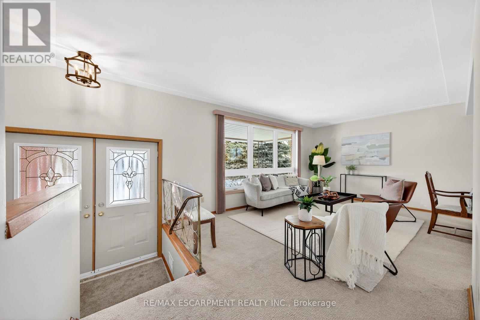 5 Mountbatten Drive, Hamilton, ON - Indoor