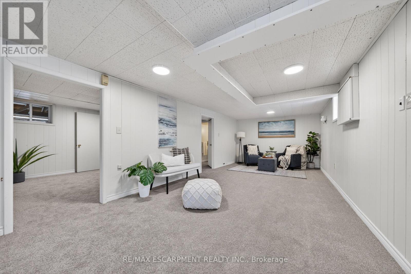 5 Mountbatten Drive, Hamilton, ON - Indoor