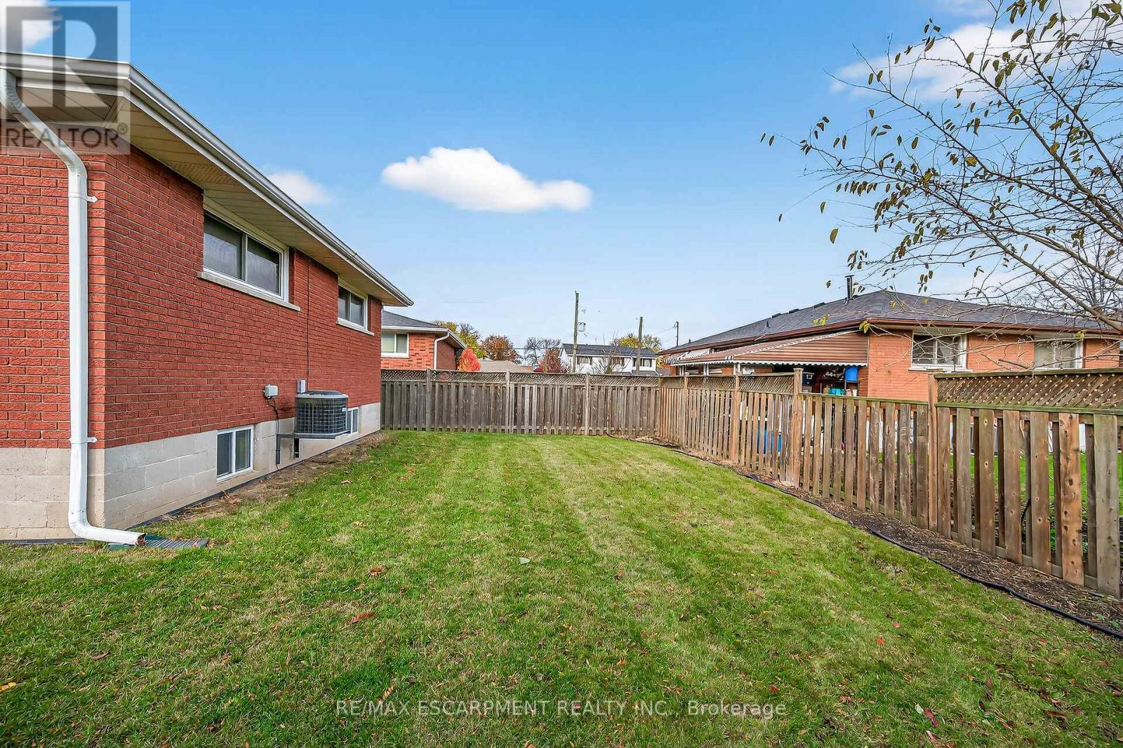 5 Mountbatten Drive, Hamilton, ON - Outdoor