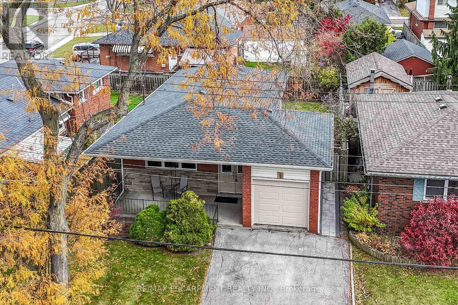 5 Mountbatten Drive, Hamilton, ON - Outdoor