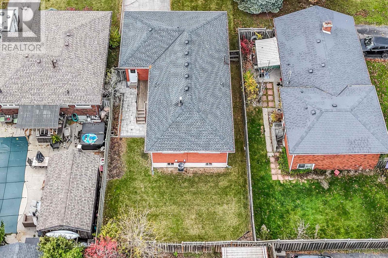 5 Mountbatten Drive, Hamilton, ON - Outdoor