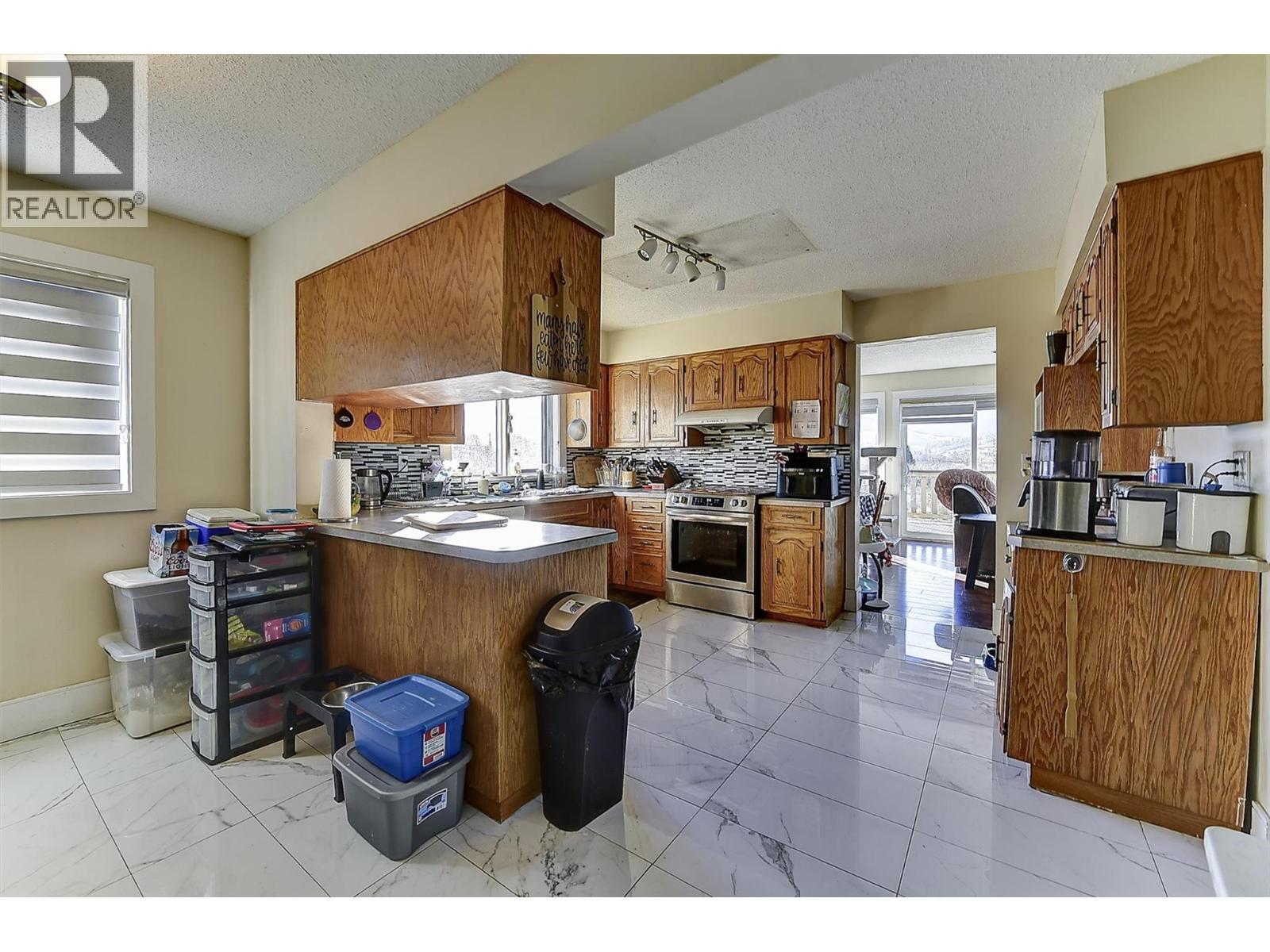 9810 Venables Drive, Coldstream, BC - Indoor Photo Showing Kitchen
