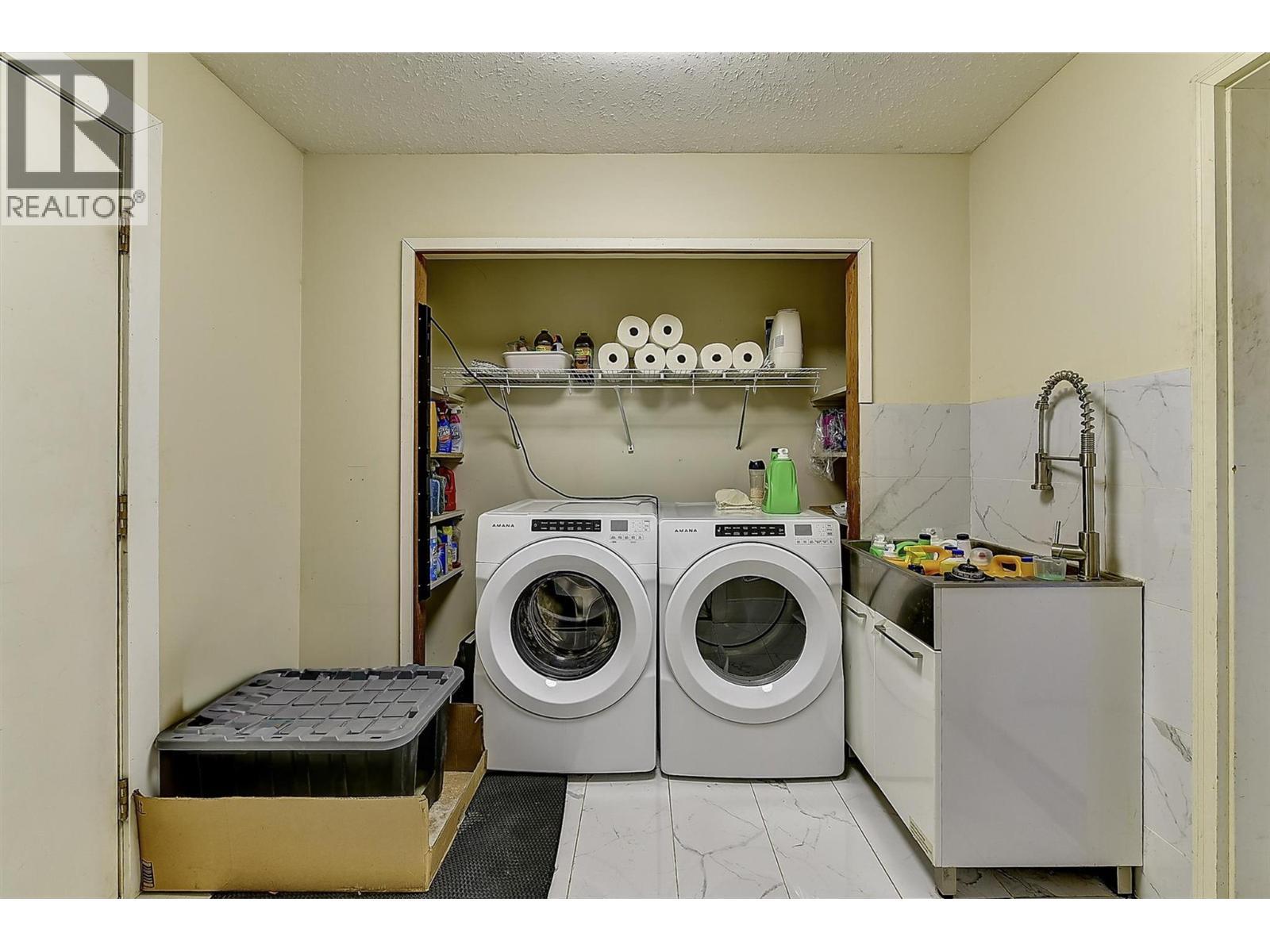 9810 Venables Drive, Coldstream, BC - Indoor Photo Showing Laundry Room