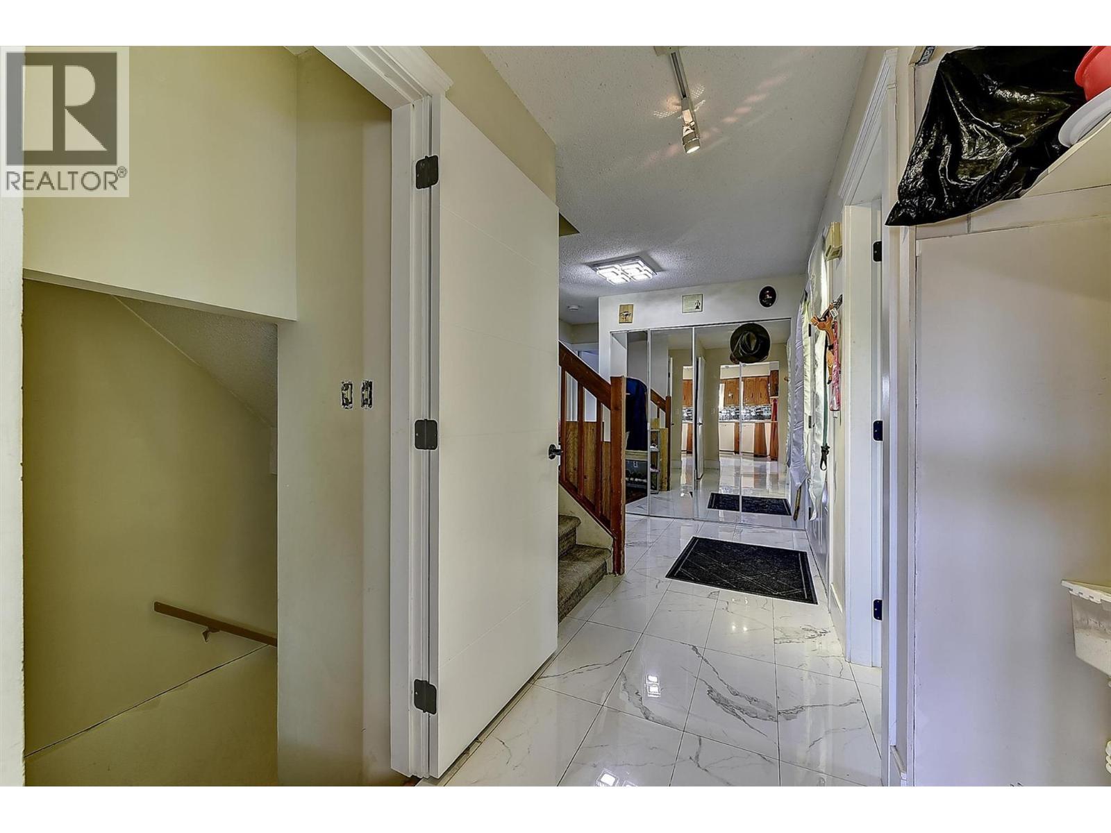 9810 Venables Drive, Coldstream, BC - Indoor Photo Showing Other Room