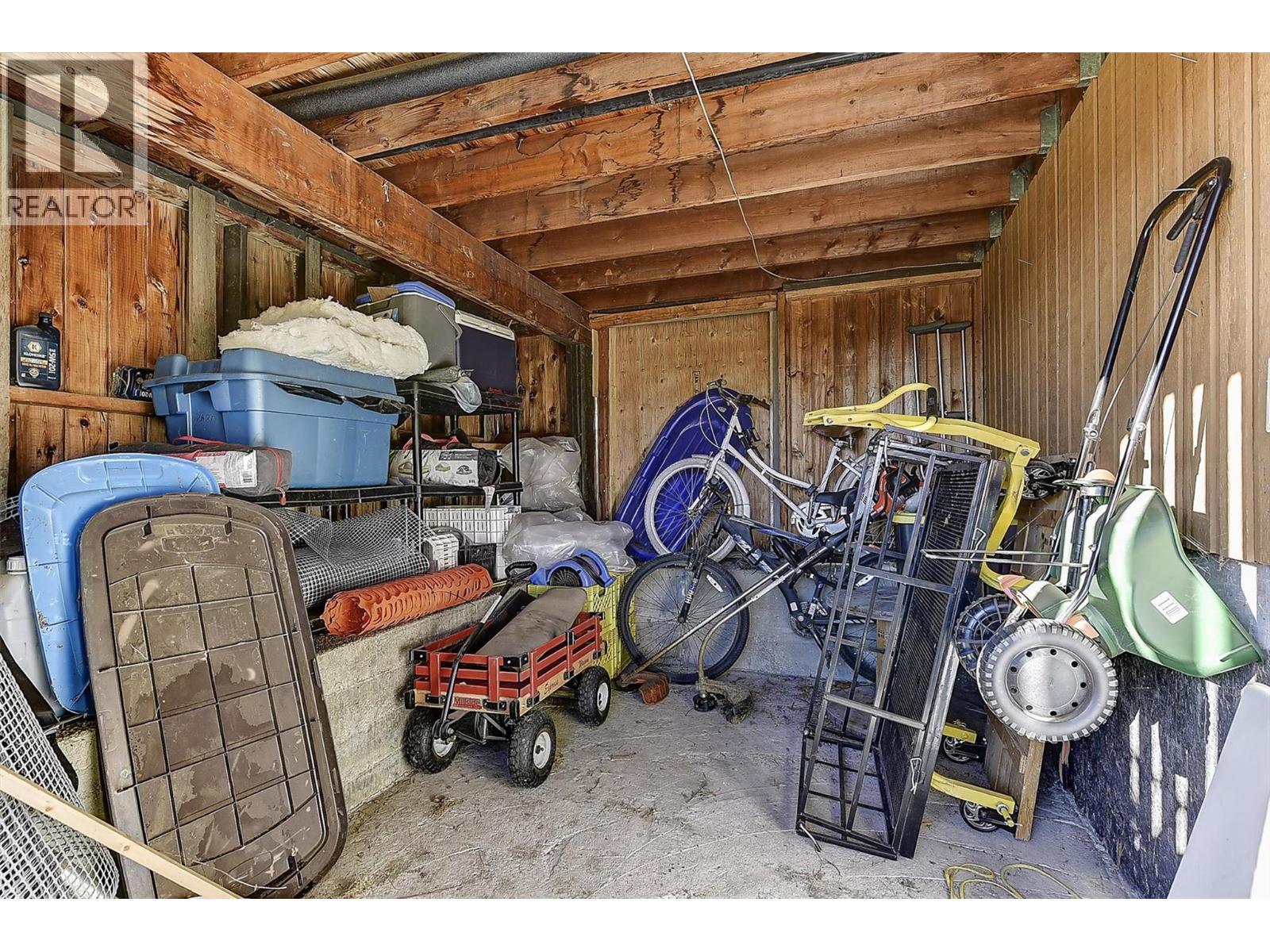 9810 Venables Drive, Coldstream, BC - Indoor