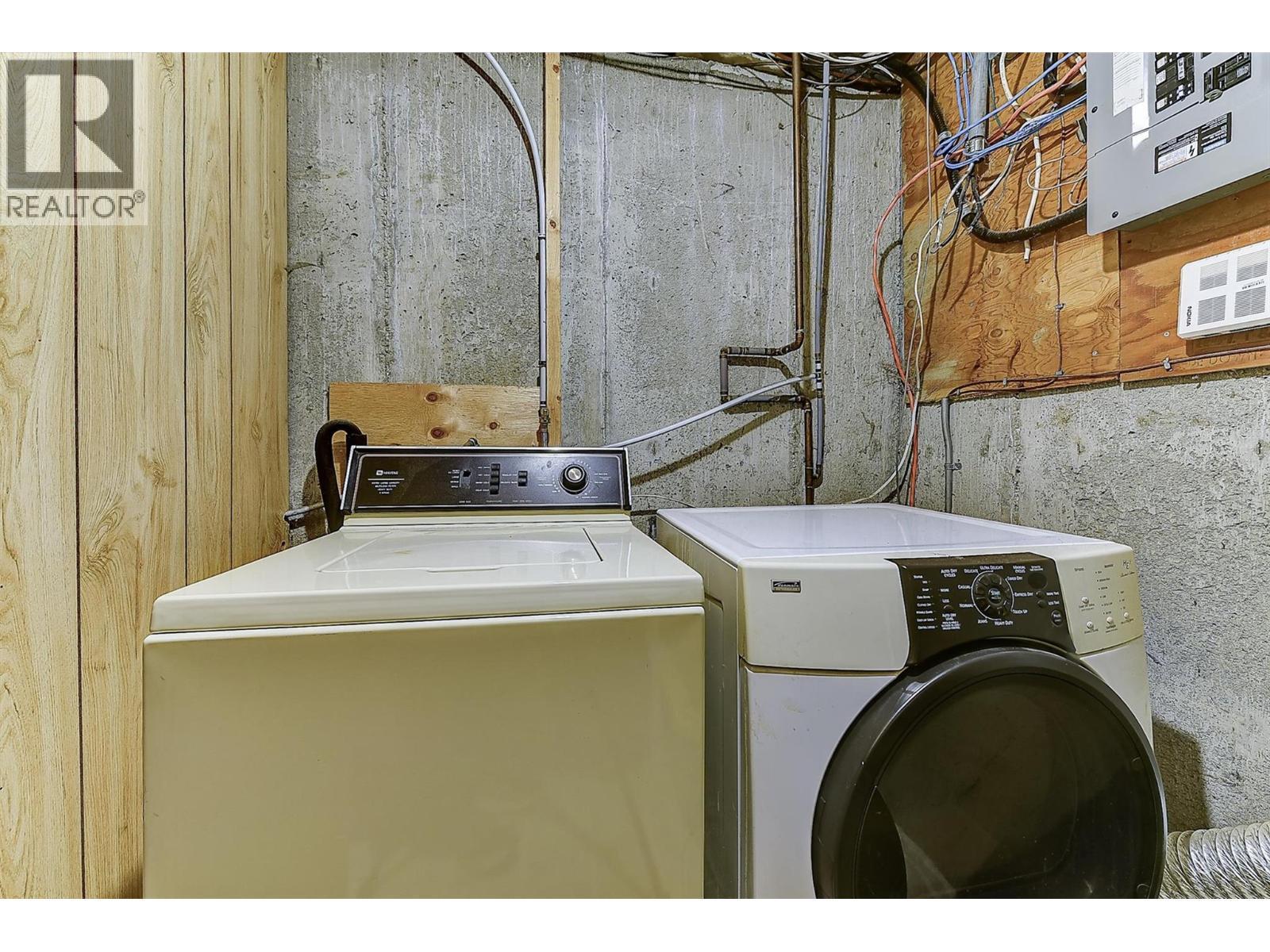 9810 Venables Drive, Coldstream, BC - Indoor Photo Showing Laundry Room