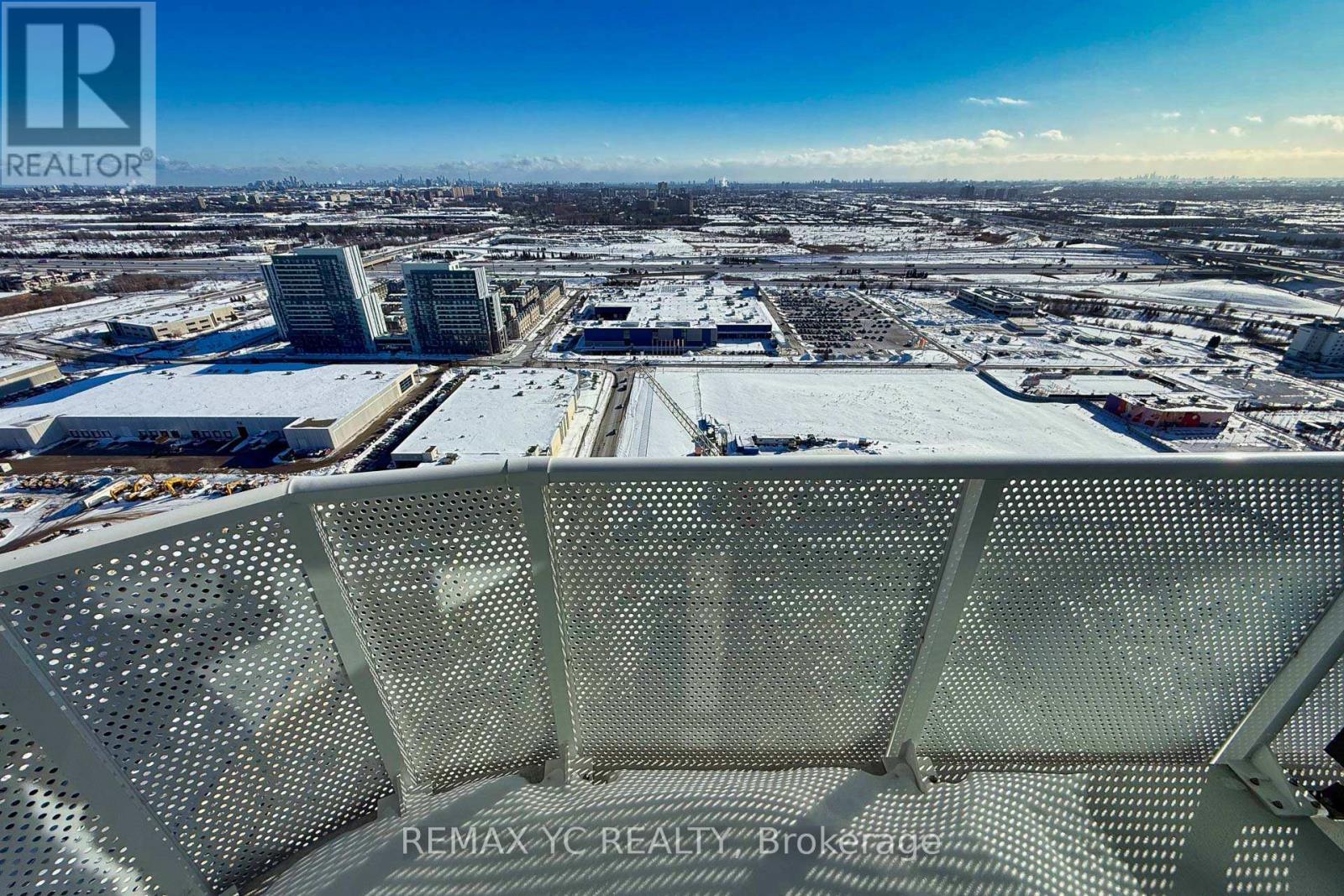 3910 - 28 Interchange Way, Vaughan, ON - Outdoor With View