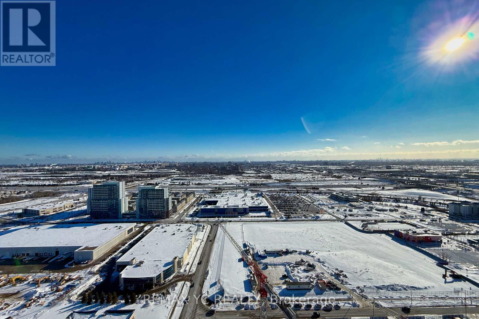 3910 - 28 Interchange Way, Vaughan, ON - Outdoor With View