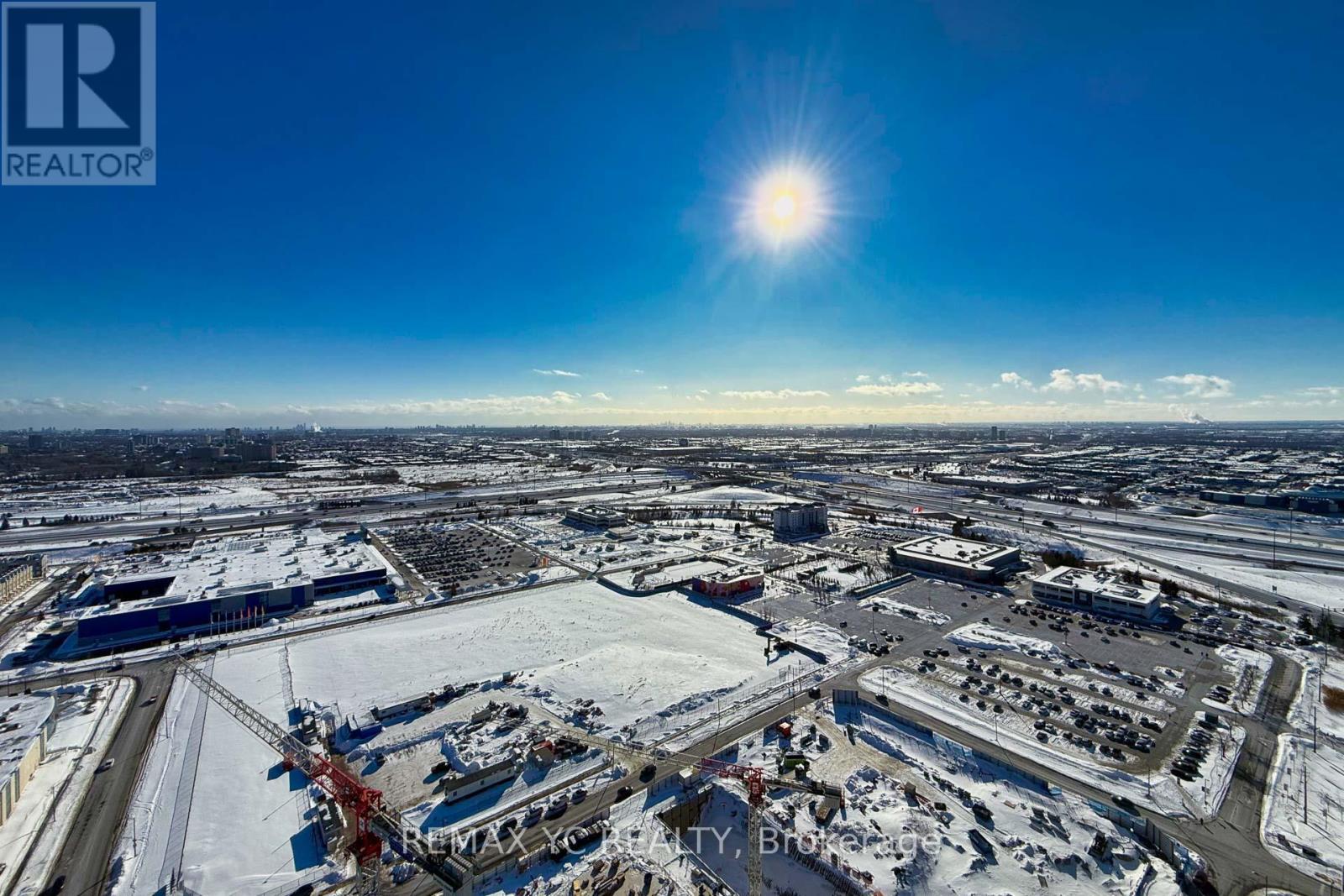 3910 - 28 Interchange Way, Vaughan, ON - Outdoor With View