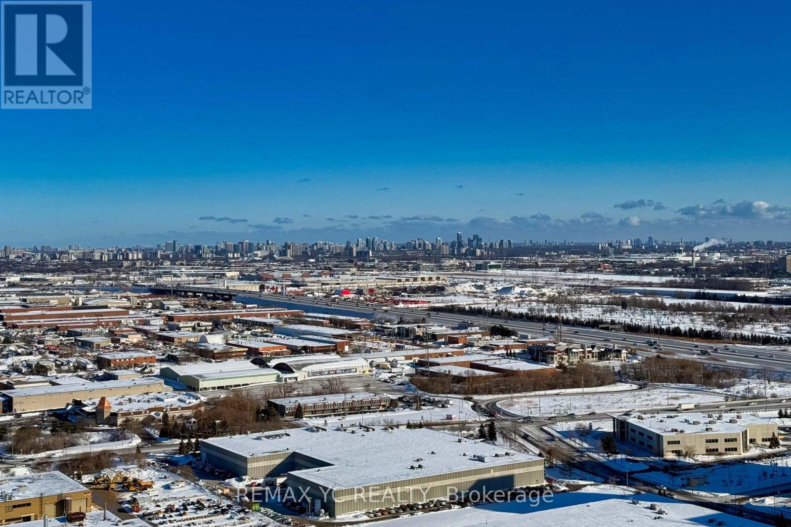 3910 - 28 Interchange Way, Vaughan, ON - Outdoor With View
