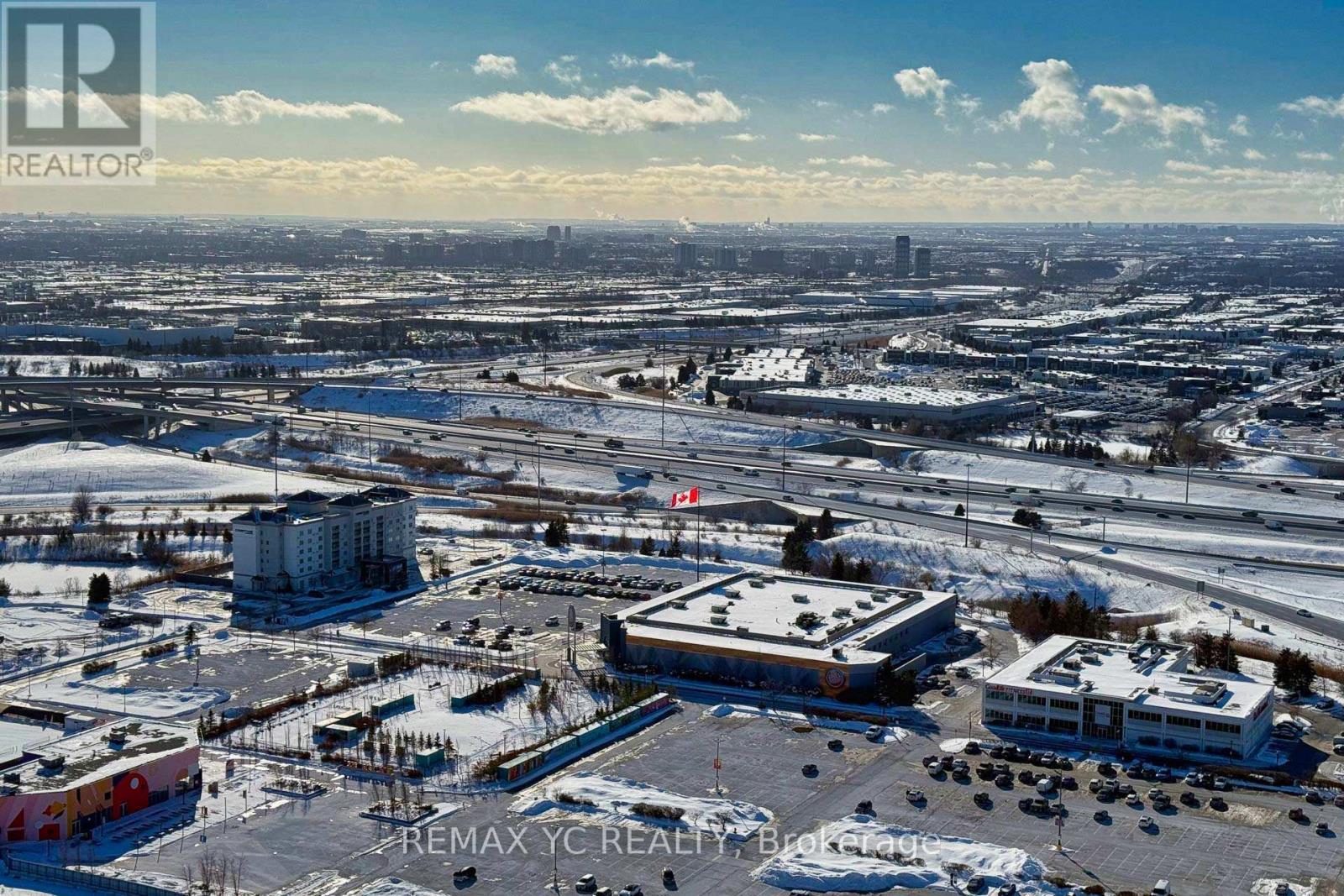 3910 - 28 Interchange Way, Vaughan, ON - Outdoor With View