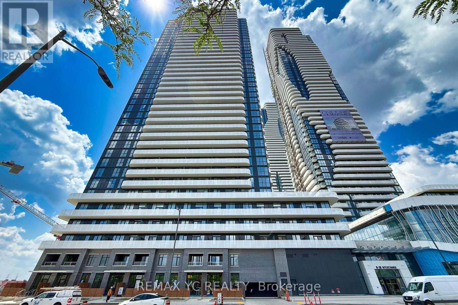 3910 - 28 Interchange Way, Vaughan, ON - Outdoor With Balcony With Facade