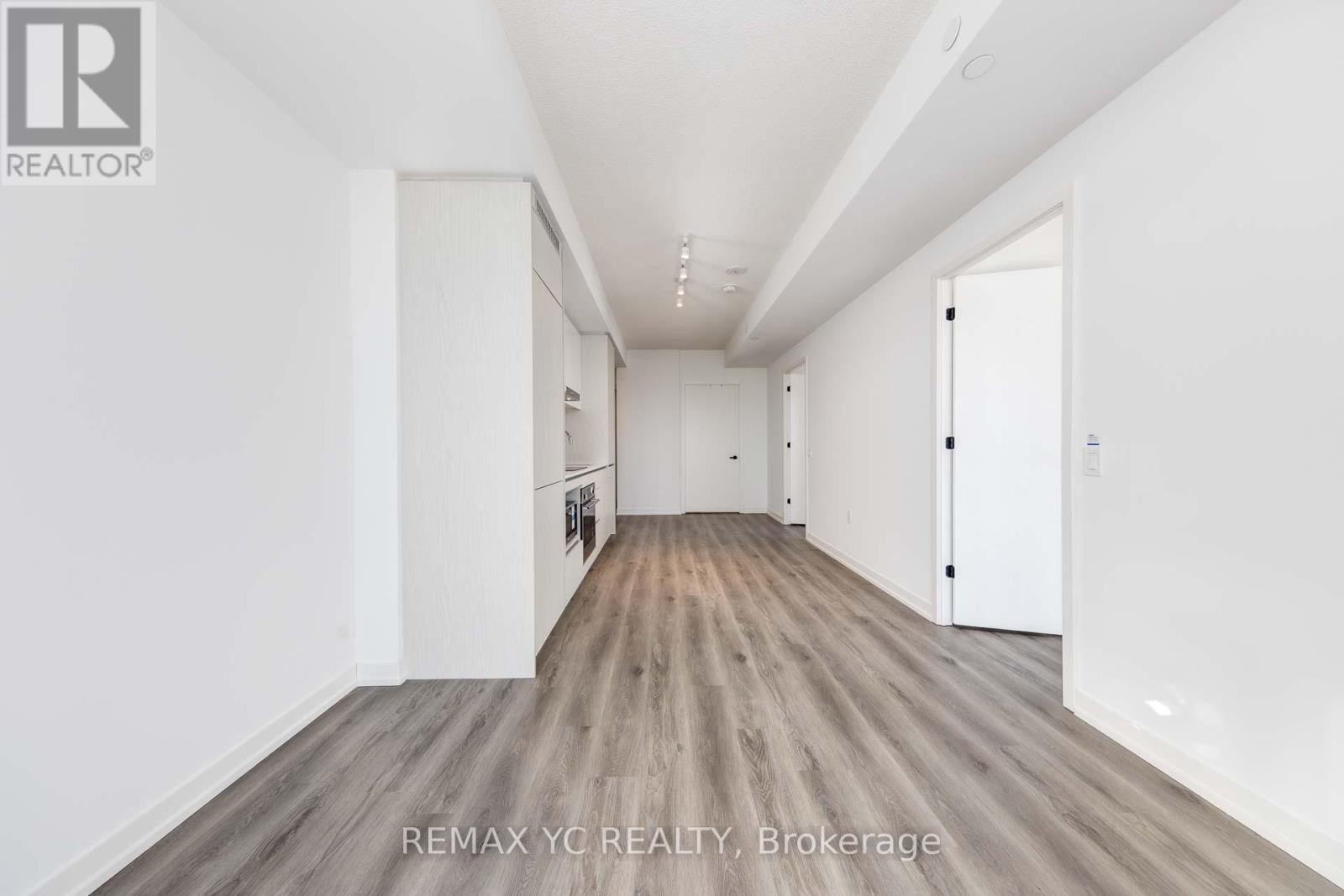 3910 - 28 Interchange Way, Vaughan, ON - Indoor Photo Showing Other Room