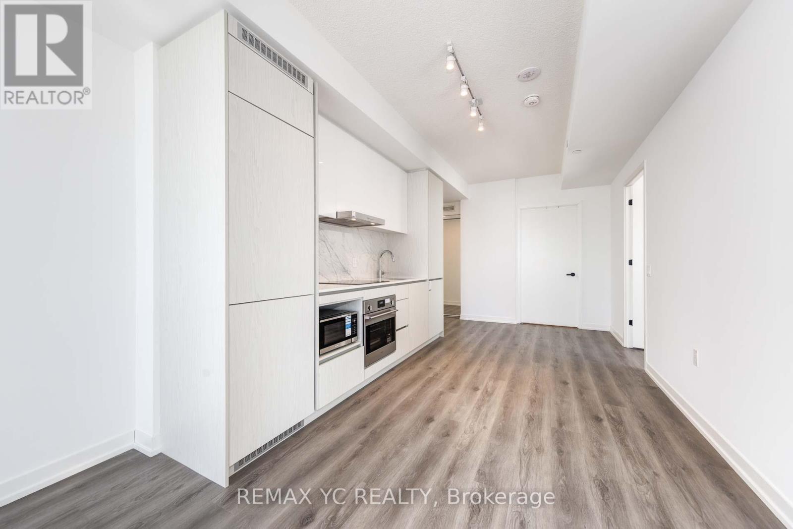 3910 - 28 Interchange Way, Vaughan, ON - Indoor