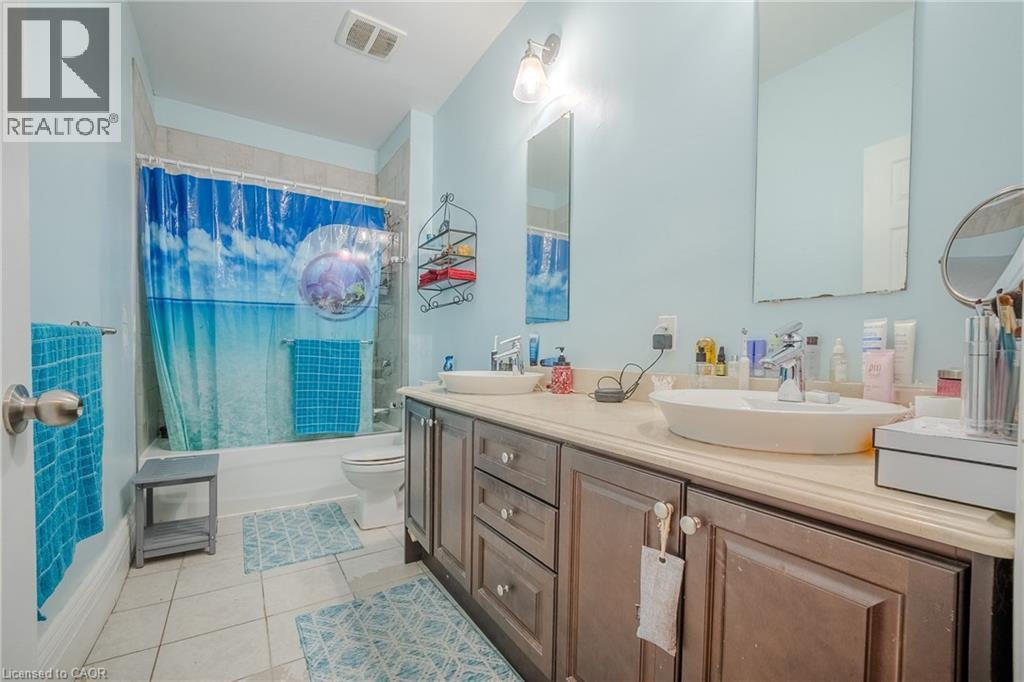86 Birge Street, Hamilton, ON - Indoor Photo Showing Bathroom