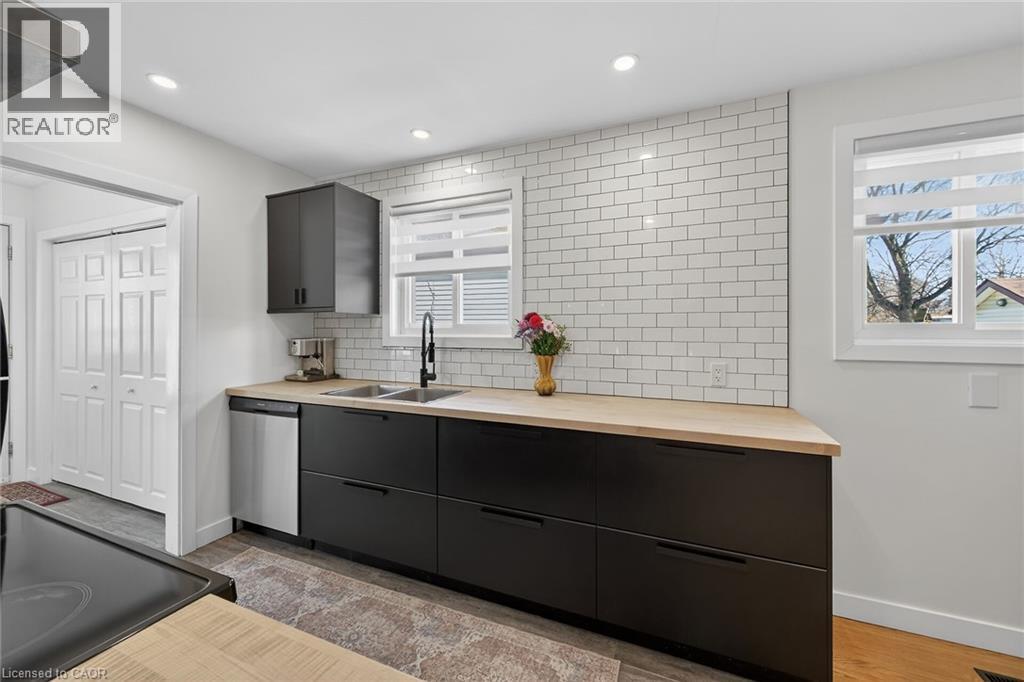 280 Thayer Avenue, Hamilton, ON - Indoor Photo Showing Kitchen With Double Sink