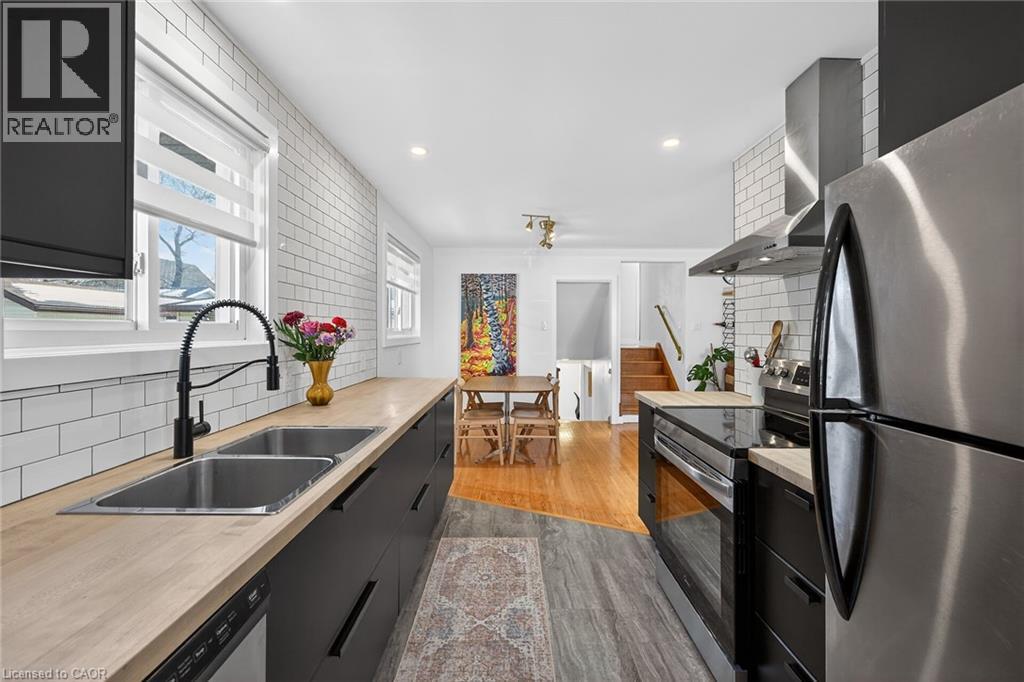 280 Thayer Avenue, Hamilton, ON - Indoor Photo Showing Kitchen With Double Sink