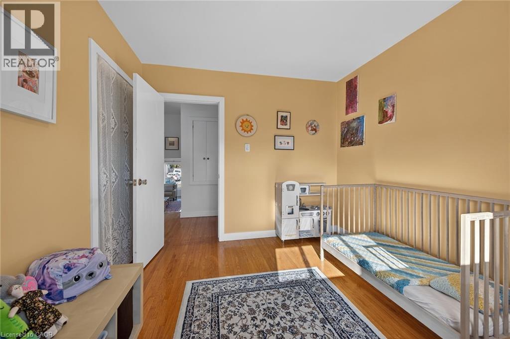 280 Thayer Avenue, Hamilton, ON - Indoor Photo Showing Bedroom