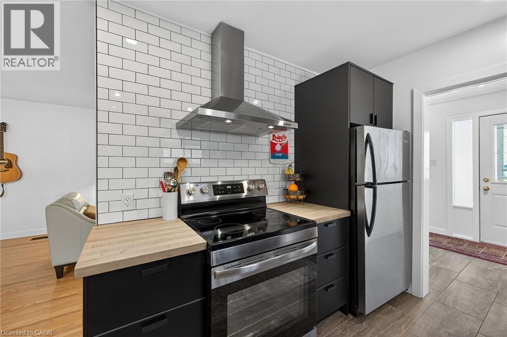 280 Thayer Avenue, Hamilton, ON - Indoor Photo Showing Kitchen With Double Sink