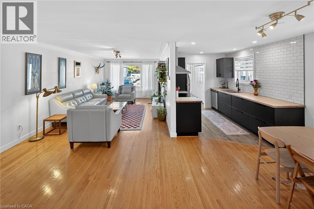 280 Thayer Avenue, Hamilton, ON - Indoor Photo Showing Kitchen With Double Sink