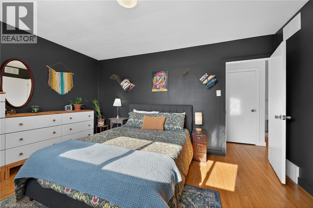 280 Thayer Avenue, Hamilton, ON - Indoor Photo Showing Bedroom