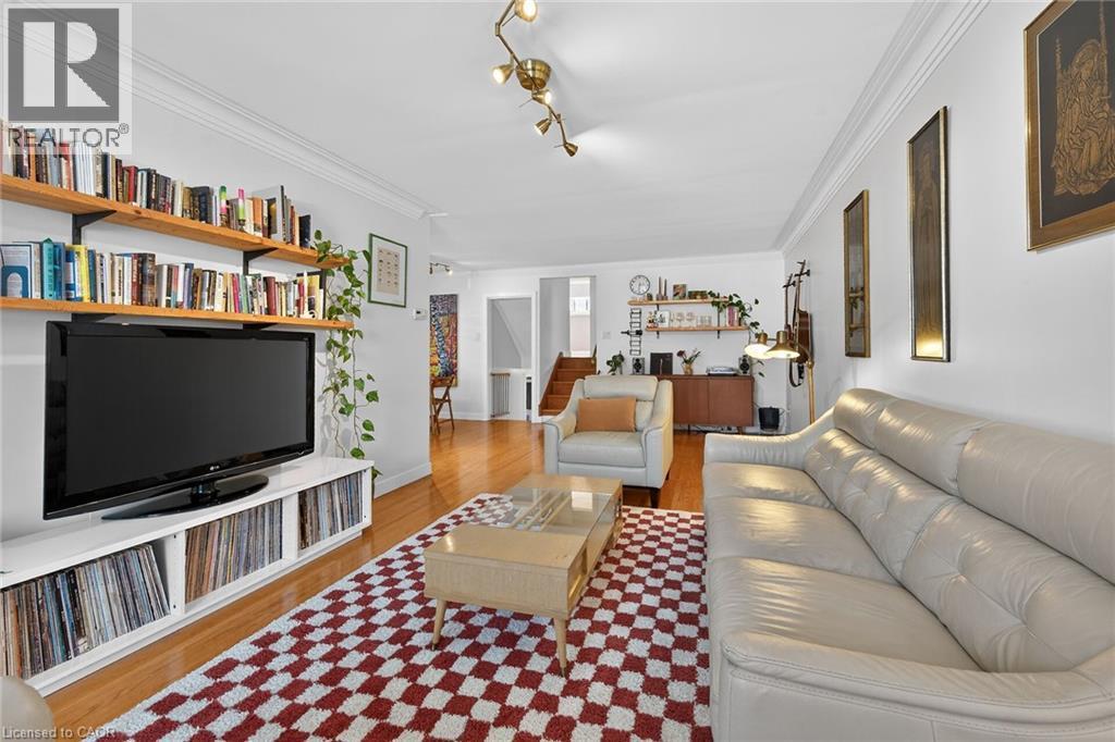 280 Thayer Avenue, Hamilton, ON - Indoor Photo Showing Living Room