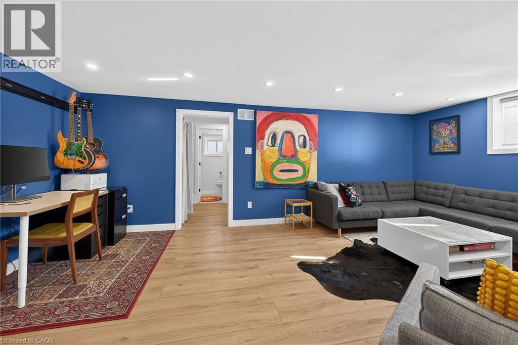 280 Thayer Avenue, Hamilton, ON - Indoor Photo Showing Living Room