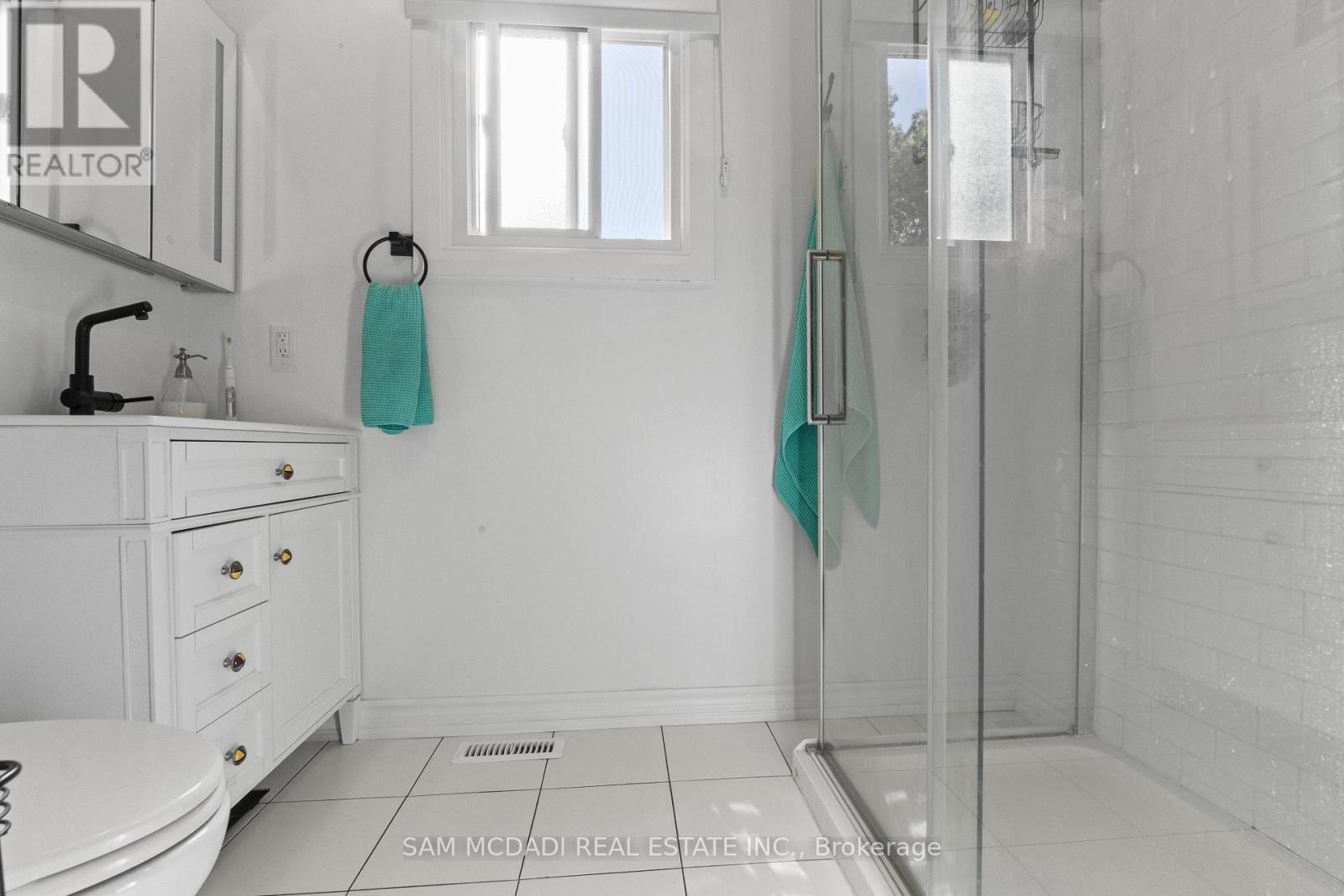 7 Pierpont Place, Mississauga, ON - Indoor Photo Showing Bathroom