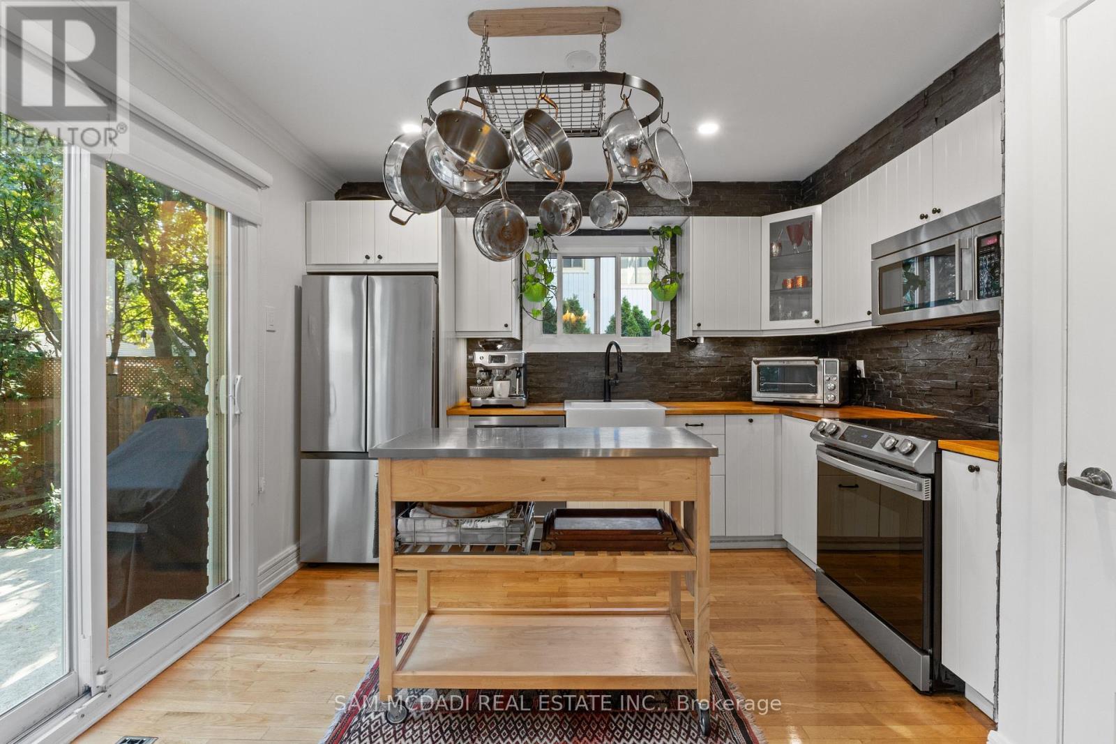 7 Pierpont Place, Mississauga, ON - Indoor Photo Showing Kitchen