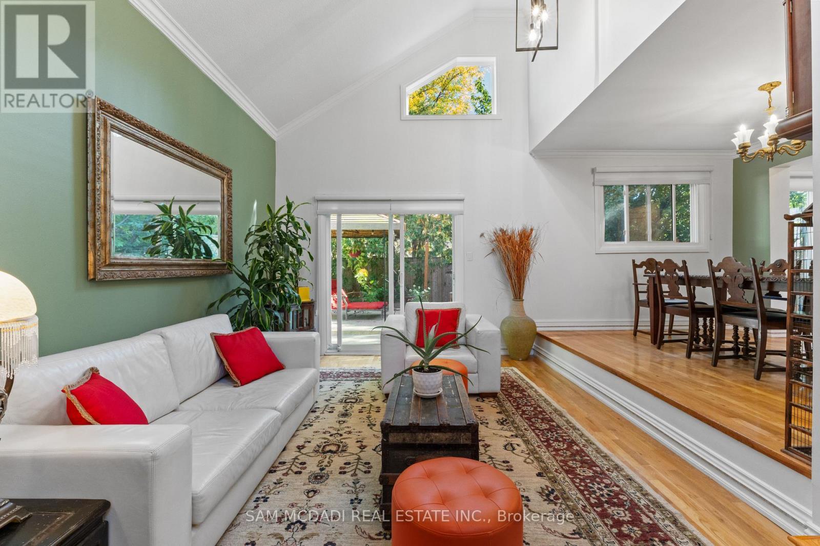 7 Pierpont Place, Mississauga, ON - Indoor Photo Showing Living Room