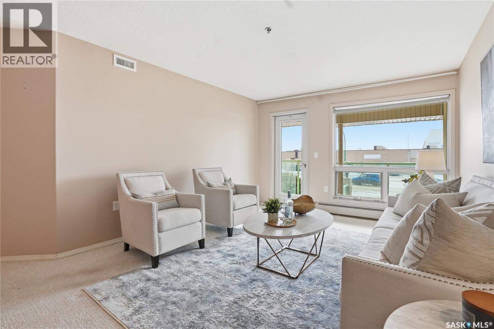 102 2213 Adelaide Street E, Saskatoon, SK - Indoor Photo Showing Living Room