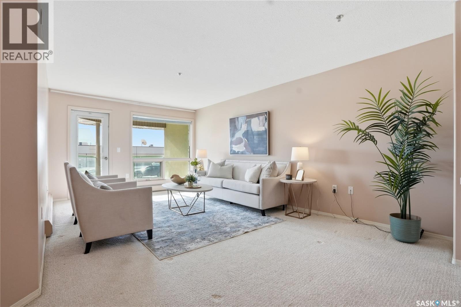 102 2213 Adelaide Street E, Saskatoon, SK - Indoor Photo Showing Living Room