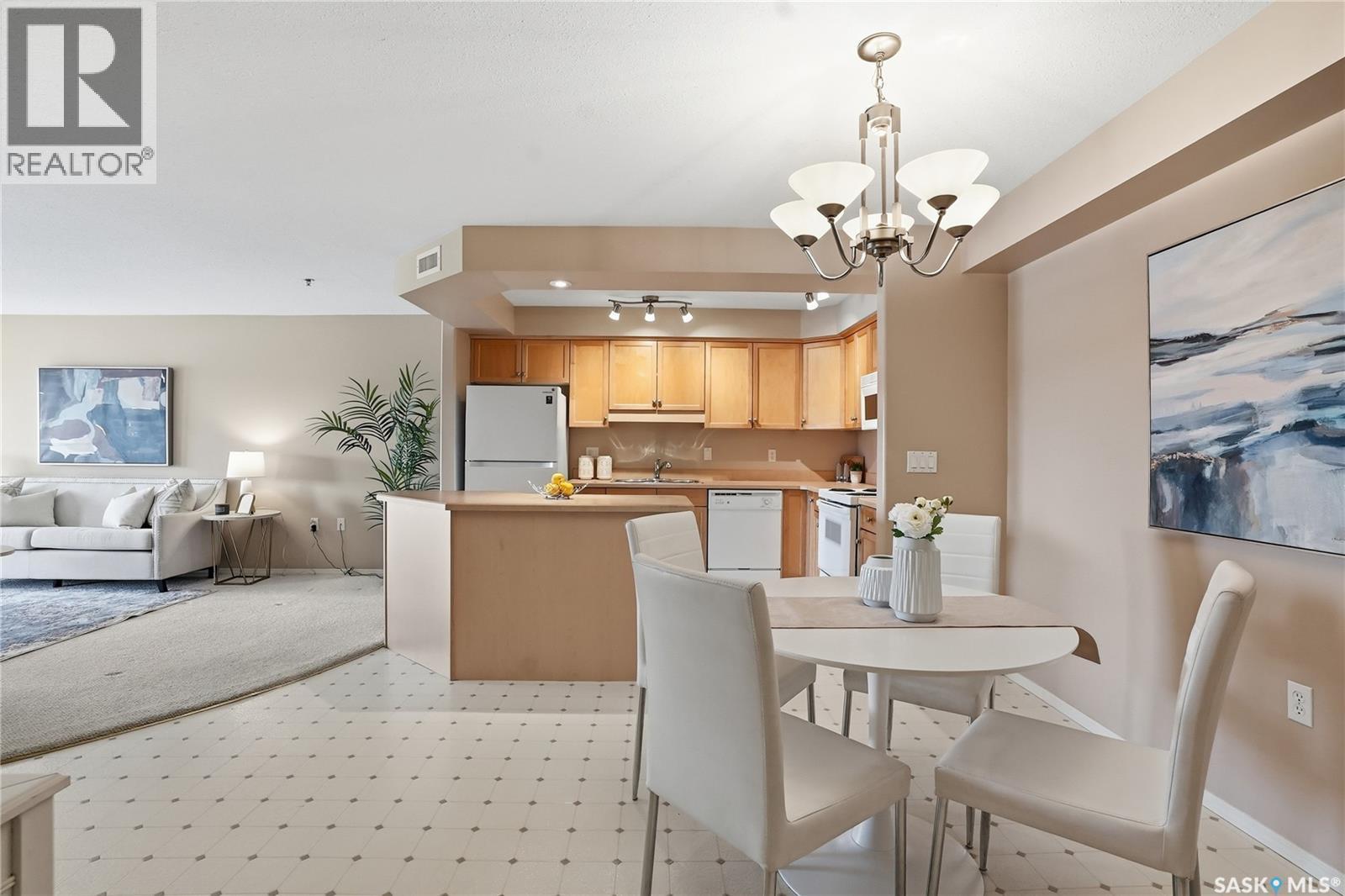 102 2213 Adelaide Street E, Saskatoon, SK - Indoor Photo Showing Dining Room