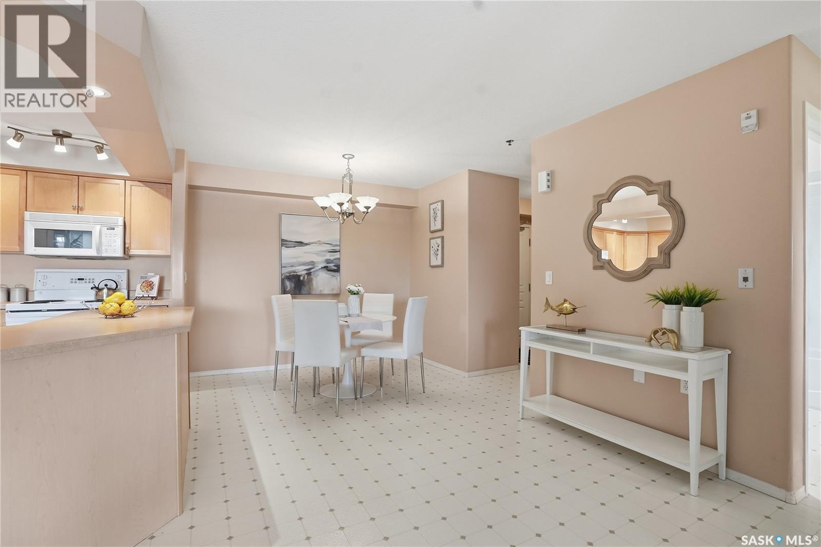 102 2213 Adelaide Street E, Saskatoon, SK - Indoor Photo Showing Kitchen