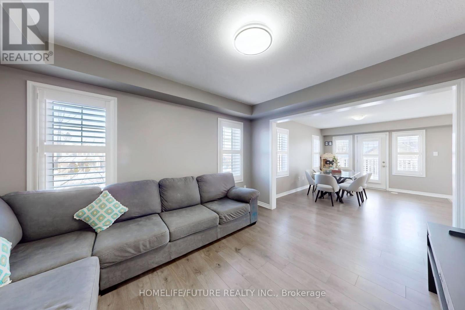 239 Netherby Lane, Kitchener, ON - Indoor Photo Showing Living Room