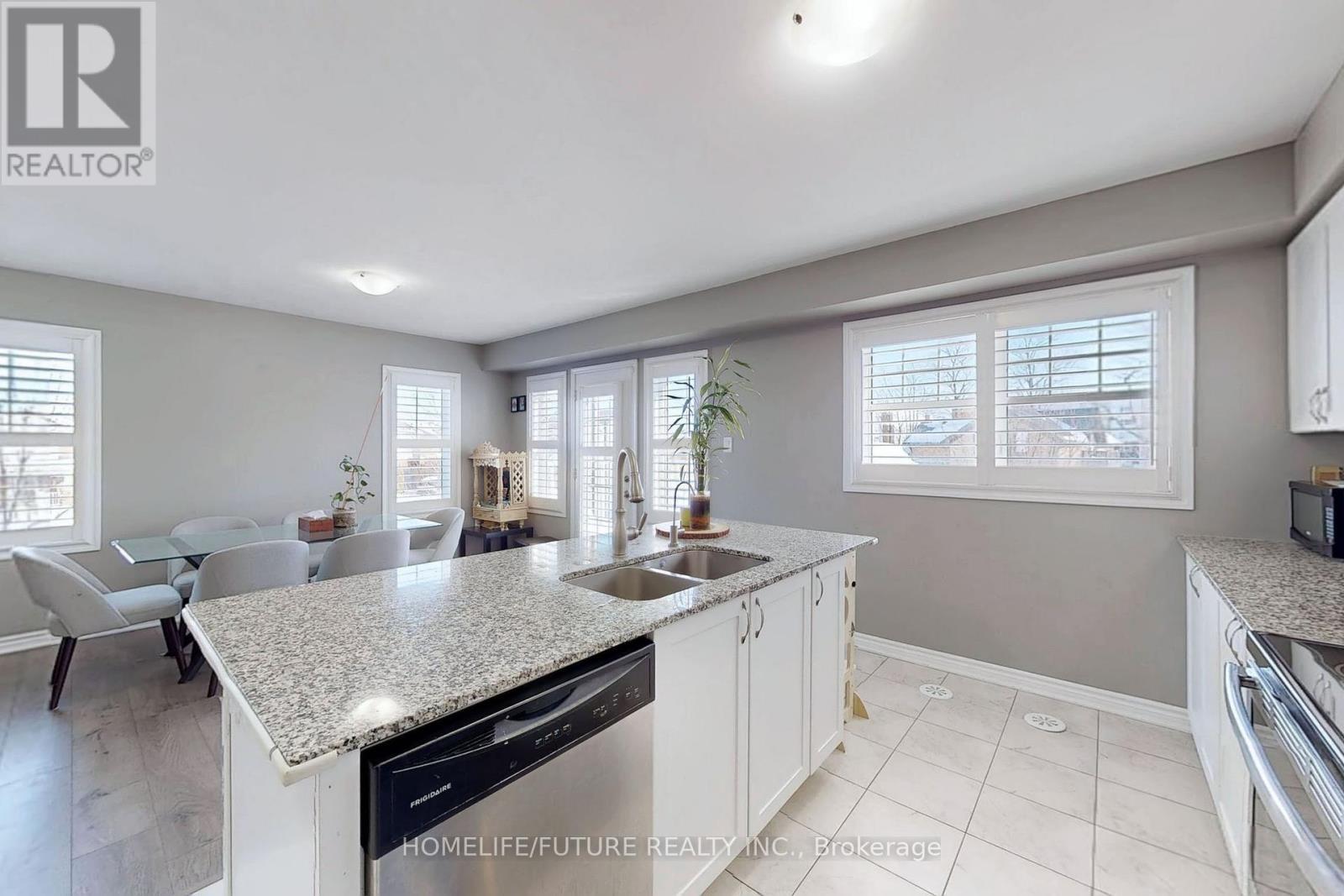 239 Netherby Lane, Kitchener, ON - Indoor Photo Showing Kitchen With Double Sink