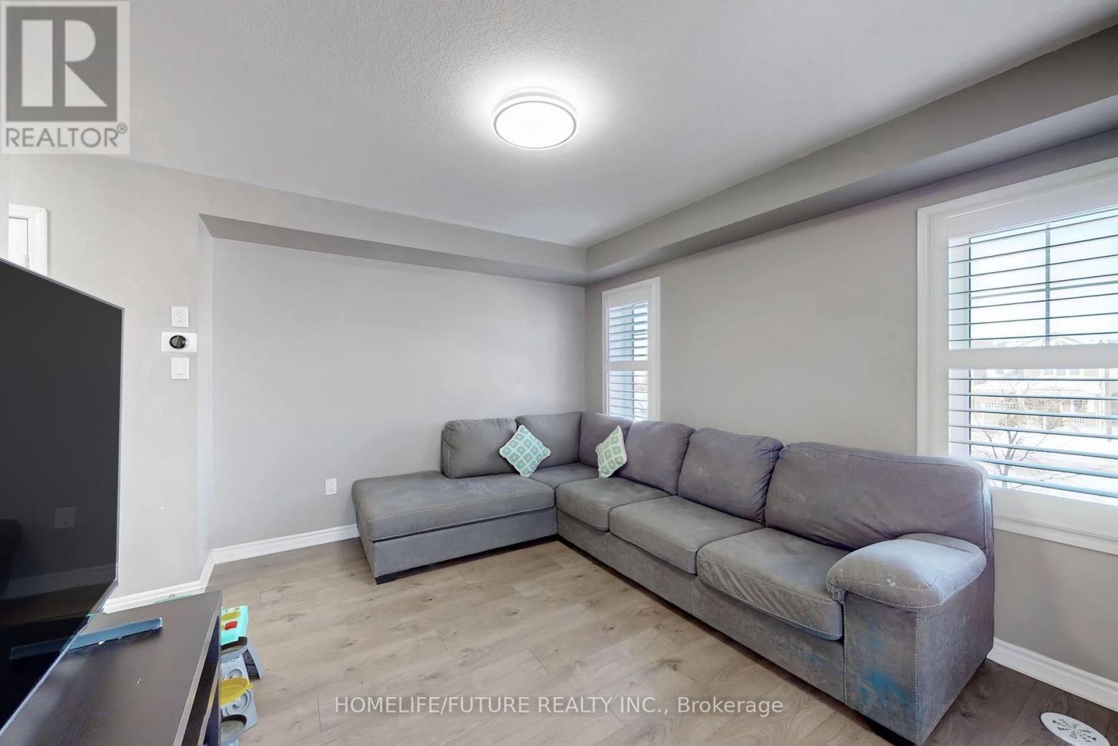 239 Netherby Lane, Kitchener, ON - Indoor Photo Showing Living Room