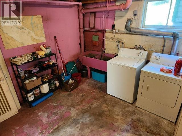 6237 Lund, Powell River, BC - Indoor Photo Showing Laundry Room