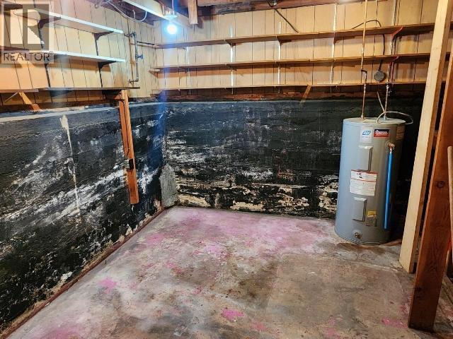 6237 Lund, Powell River, BC - Indoor Photo Showing Basement