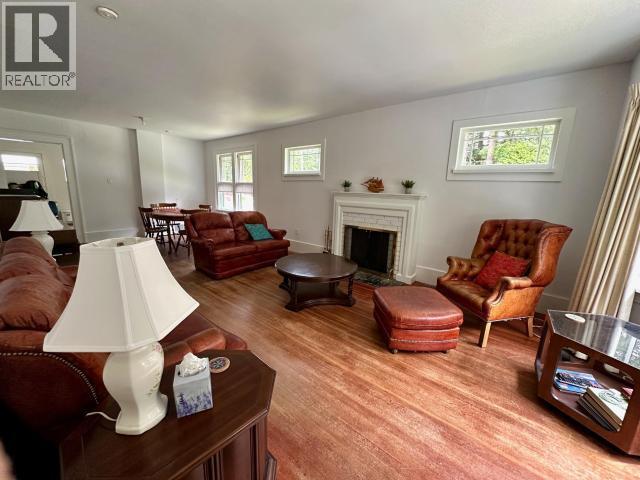 6237 Lund, Powell River, BC - Indoor Photo Showing Living Room