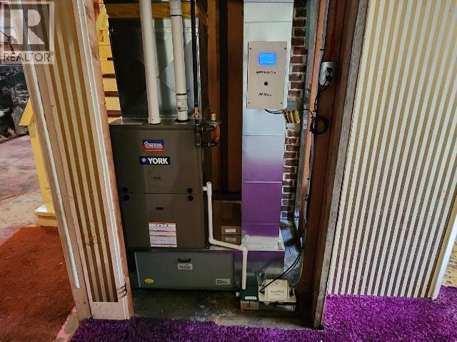 6237 Lund, Powell River, BC - Indoor