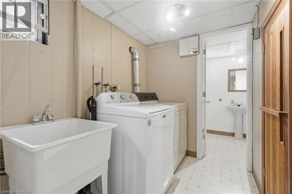 940 Brucedale Avenue E, Hamilton, ON - Indoor Photo Showing Laundry Room