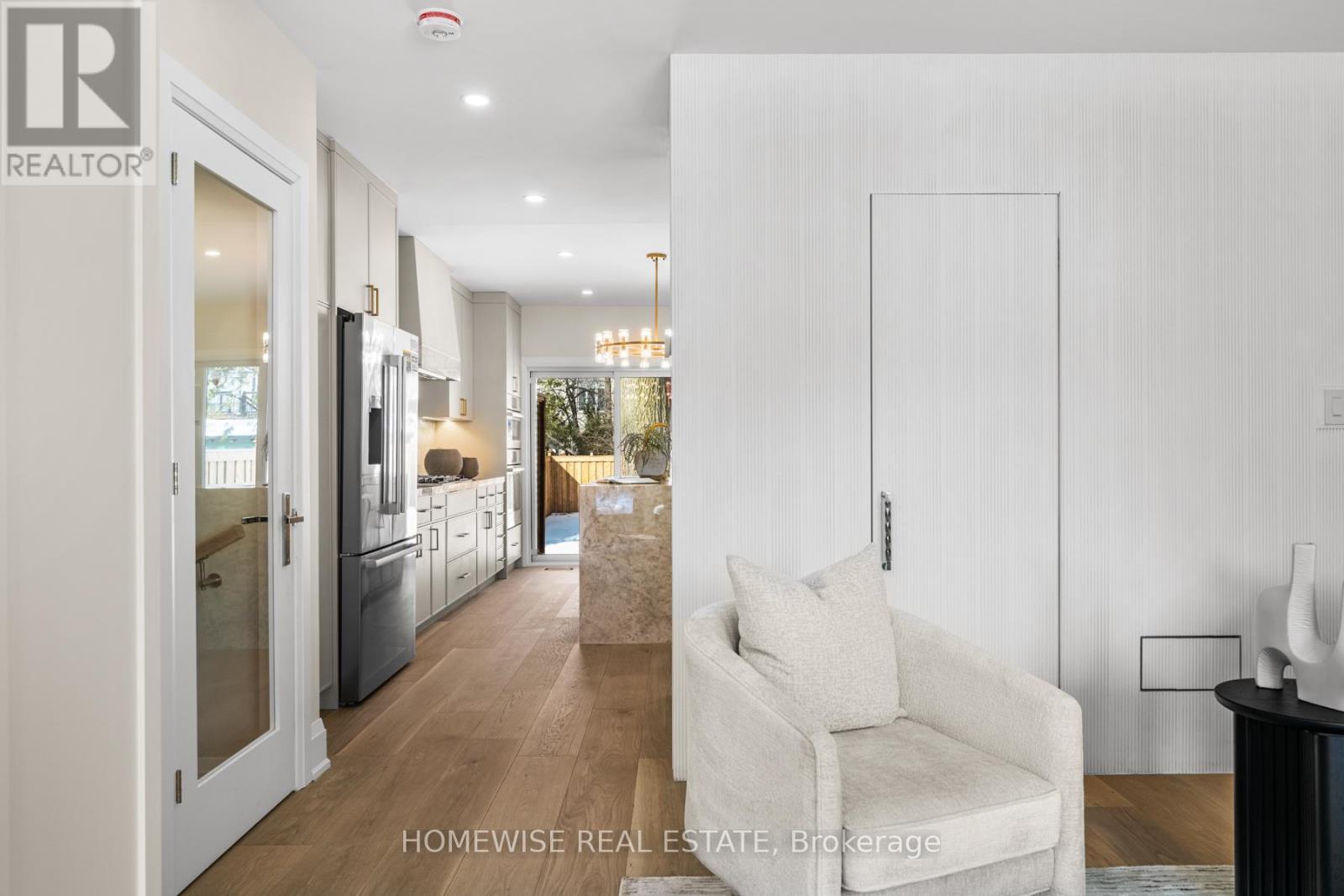 306 Manor Road E, Toronto, ON - Indoor