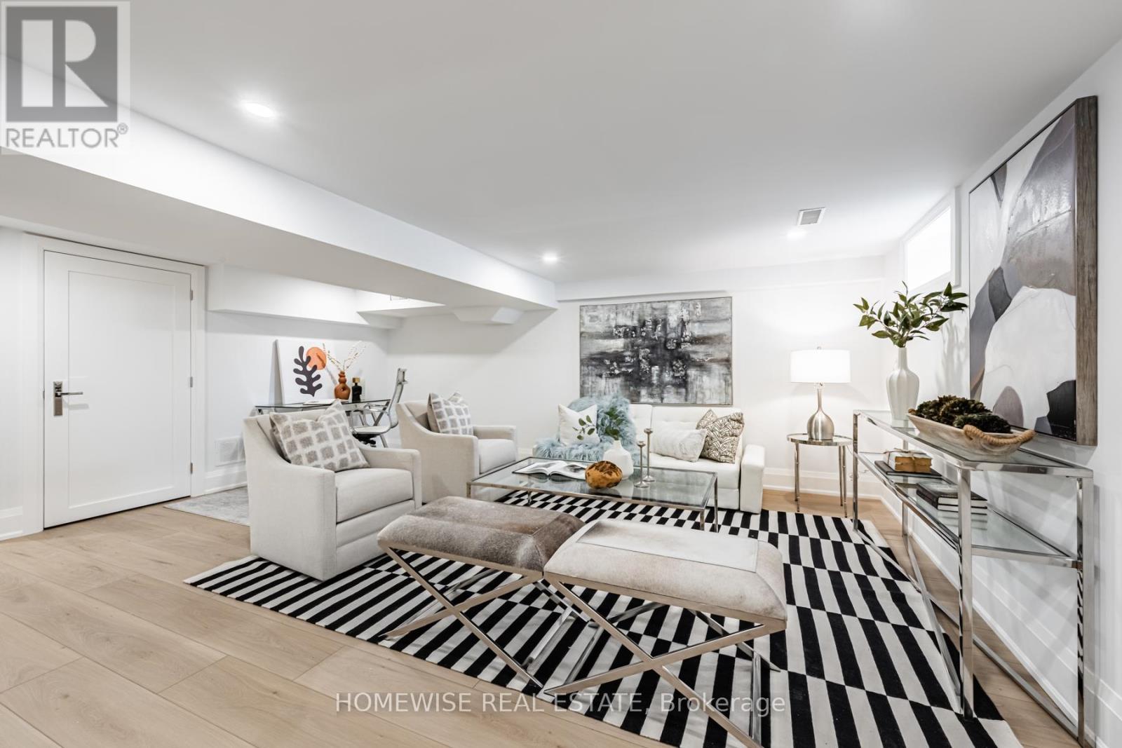 306 Manor Road E, Toronto, ON - Indoor