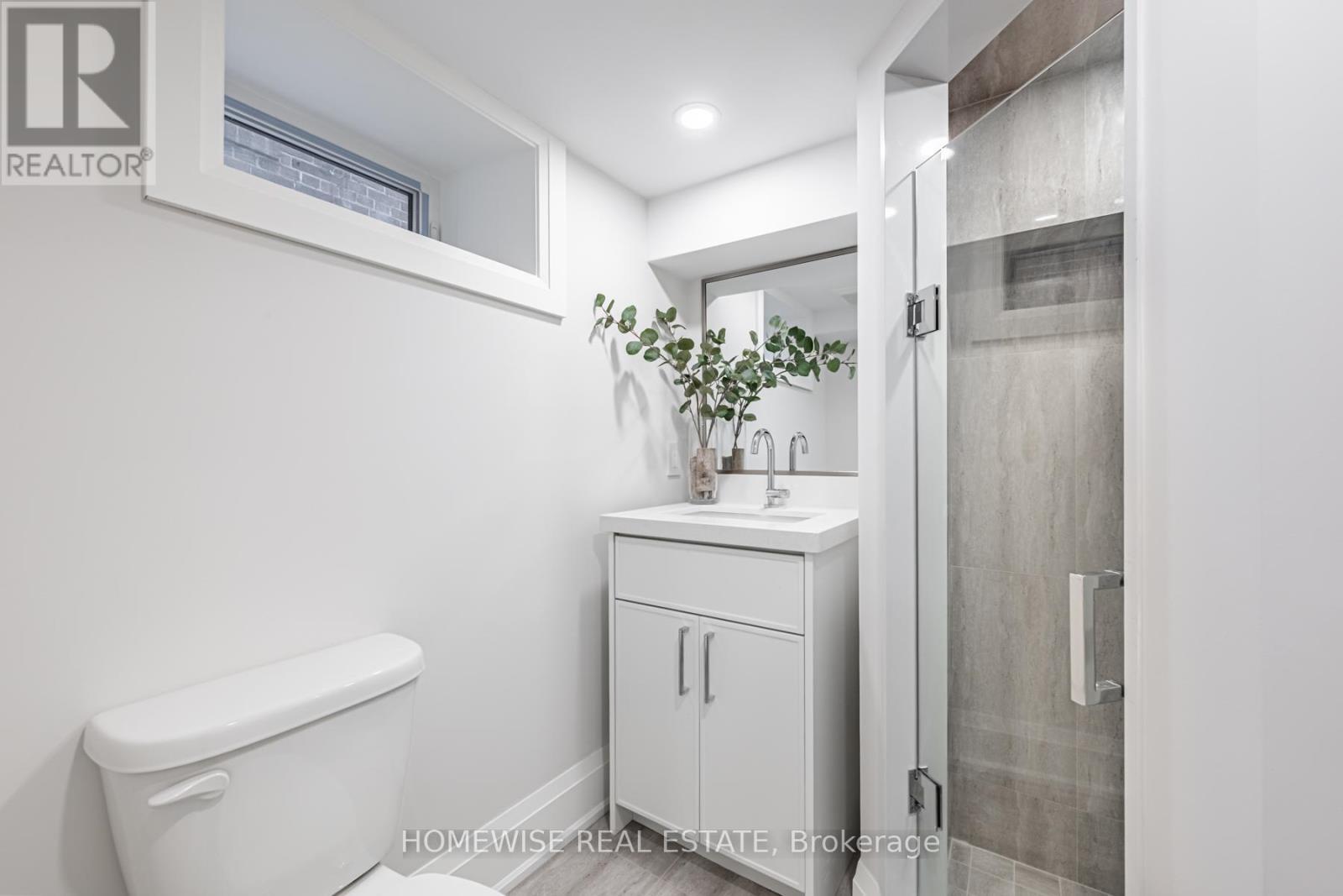 306 Manor Road E, Toronto, ON - Indoor Photo Showing Bathroom