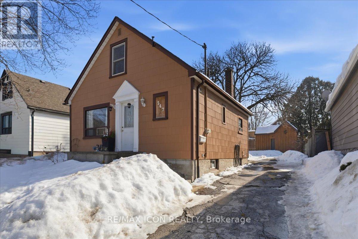 547 Wellington Street N, Kitchener, ON - Outdoor