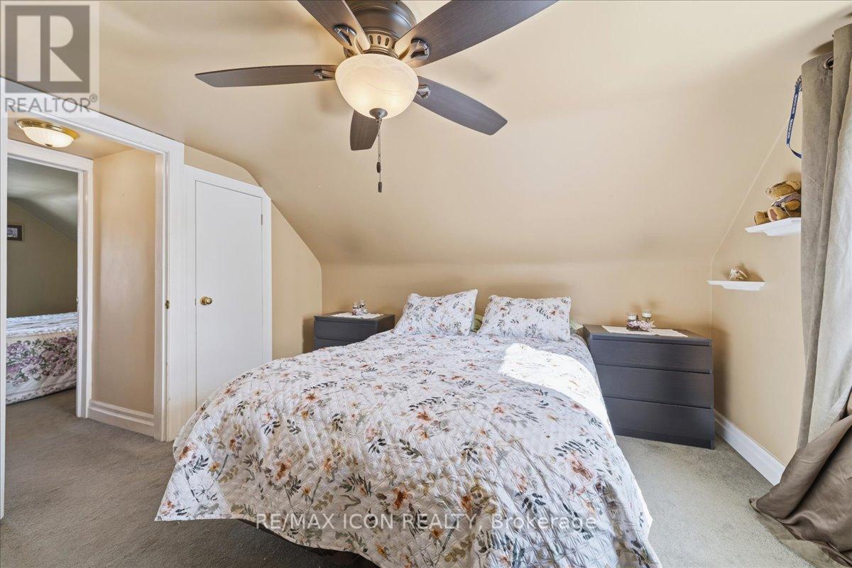 547 Wellington Street N, Kitchener, ON - Indoor Photo Showing Bedroom