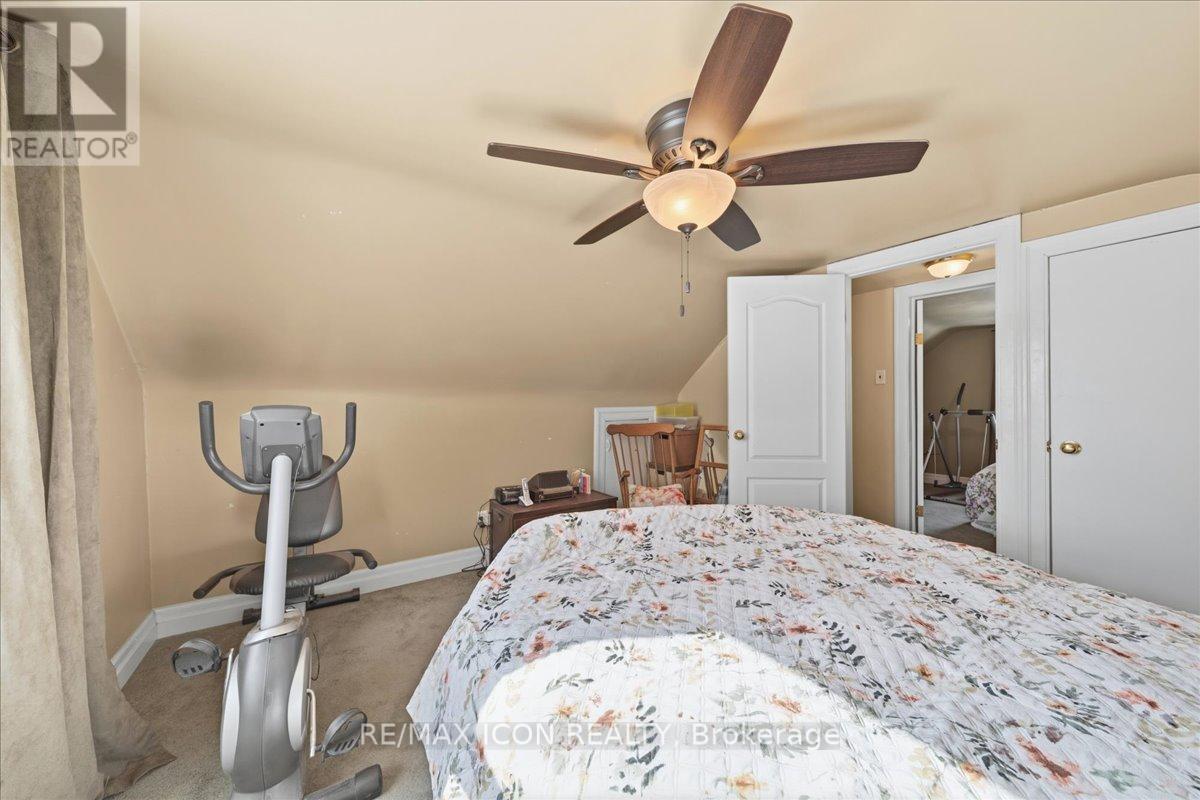 547 Wellington Street N, Kitchener, ON - Indoor Photo Showing Bedroom
