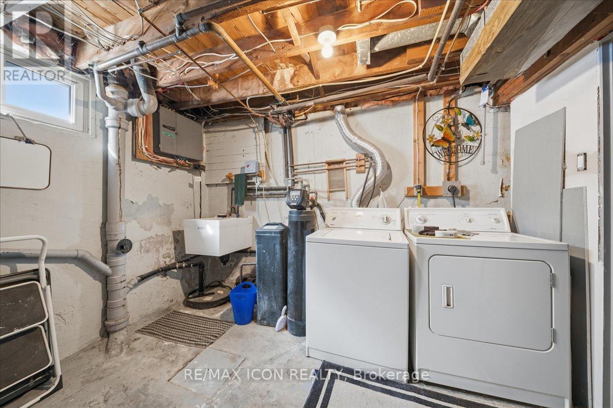547 Wellington Street N, Kitchener, ON - Indoor Photo Showing Laundry Room
