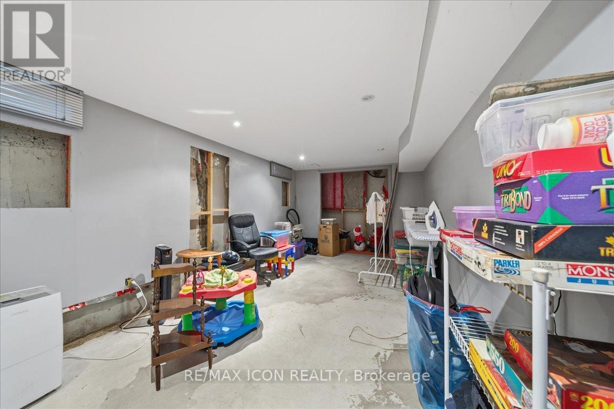 547 Wellington Street N, Kitchener, ON - Indoor